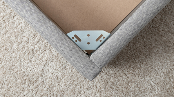 Кровать Миа 140 рогожка серый, кант желтовато-коричневый с ортопедическим основанием и подъемным механизмом